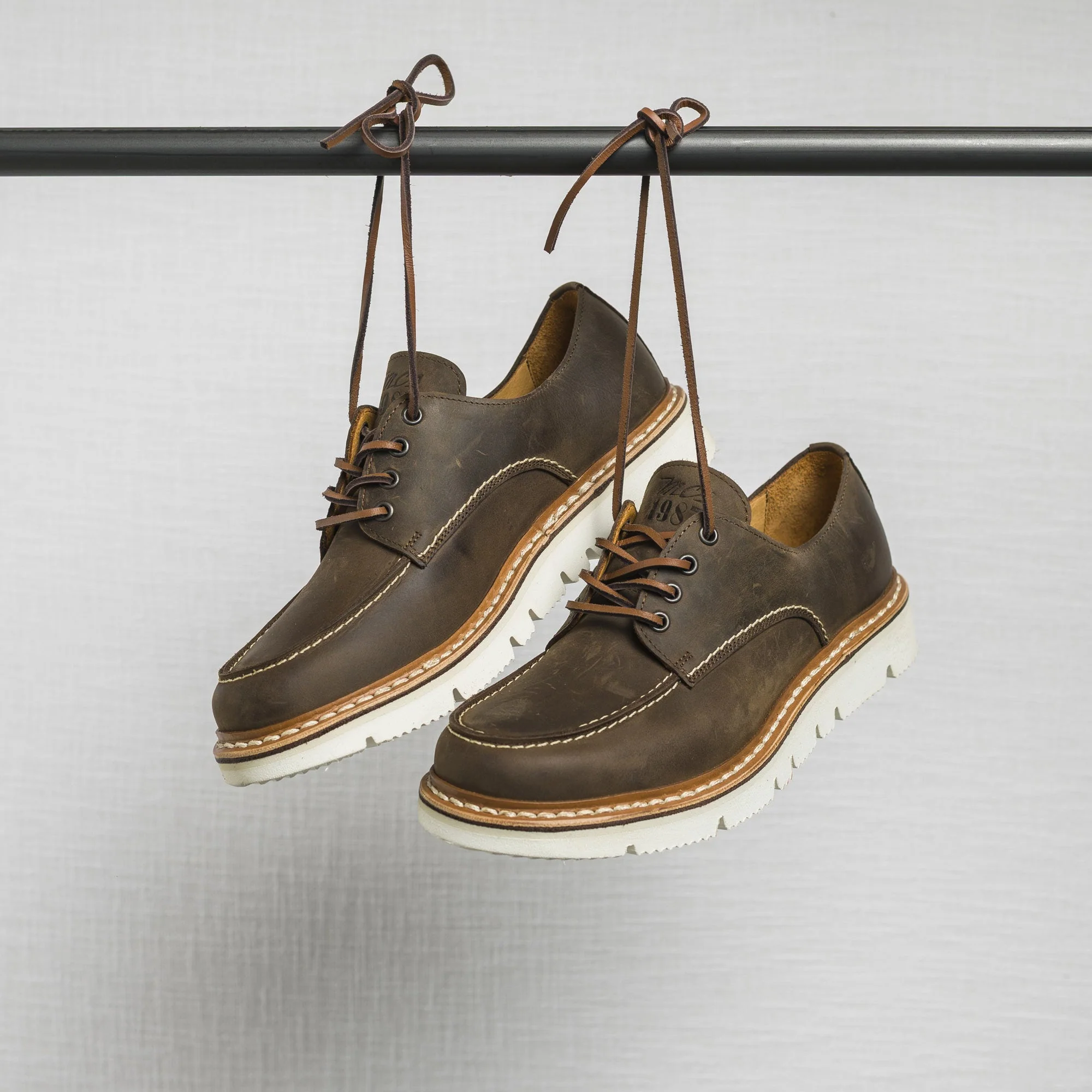 Stringata Sportiva in Pelle - Image 5